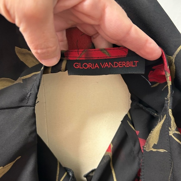 Gloria Vanderbilt Black and Red Ruffled Blouse - Picture 4 of 4